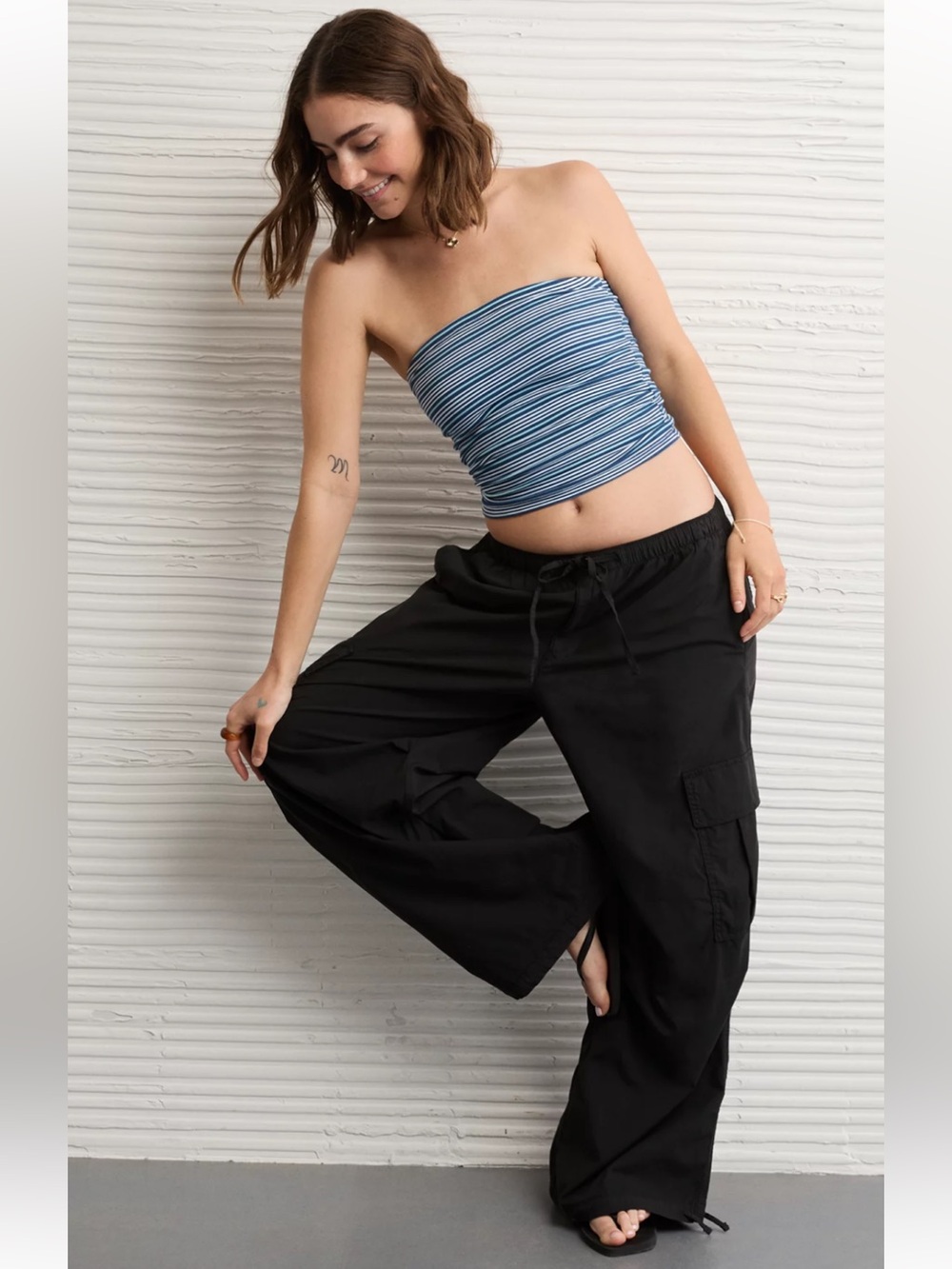 AE Low-Rise Baggy Cargo Parachute Pant - Picture 6 of 9